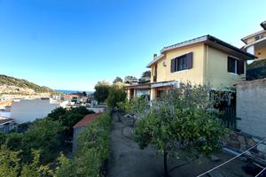 Villa singola in centro con giardino e vista mare