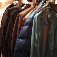 abbigliamento vario maglioni giacconi eccetera ecc