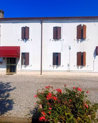 Villa di 283 m² con più di 5 locali e box auto dop