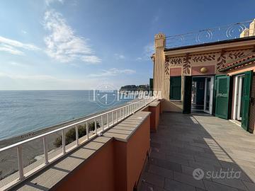 Atticco con Terazzo e vista mare