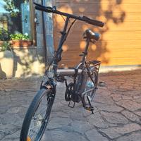 Bicicletta pieghevole con pedalata assistita