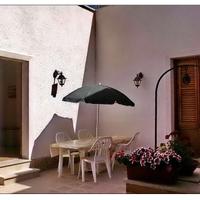 Colombo 40: 8 posti/doppi servizi/350 m dal mare