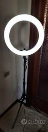 Ringlight, luce calda e fredda per video e foto.