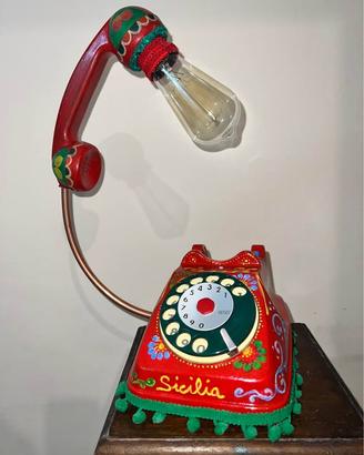 Lampada artigianale con telefono vintage – Sicilia
