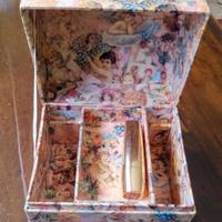 Scatola rivestita di carta