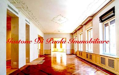 Appartamento di 480 m² con più di 5 locali e box a