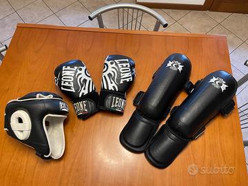 Guantoni, casco e paratibia