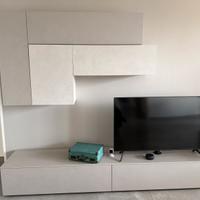 Mobili grigi parete attrezzata TV