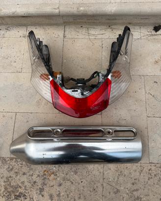 Faro e copri marmitta per ricambi SH 125 2012