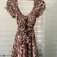 Abito corto con stampa leopardata