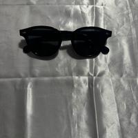 Occhiali da sole stile moscot con lenti nere