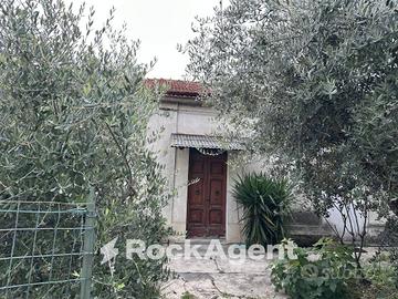 CASA SINGOLA CON GIARDINO