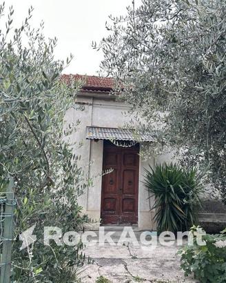 CASA SINGOLA CON GIARDINO
