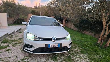 Golf 7.5 R-Line 1.6 TDI DSG –  Virtual Cockpit