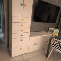 letto castello armadio cassettiera scrivania sedie