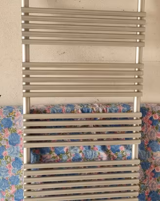 Termoarredo termosifone bagno argento