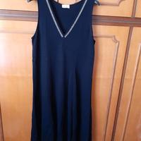 vestito nero scollo a v