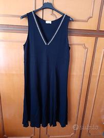 vestito nero scollo a v