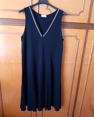vestito nero scollo a v