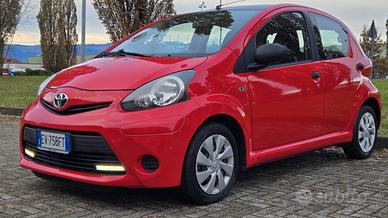 Toyota Aygo 1.0 VVT-i 69 CV 5 porte x-cite