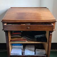 Mobile archivio antico con serrandina