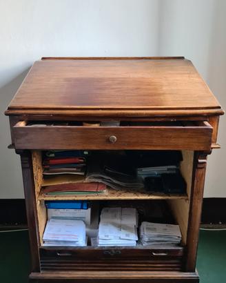 Mobile archivio antico con serrandina