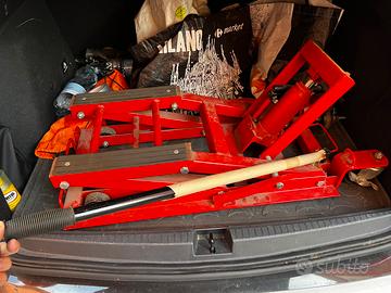 Cric a carrello per auto e moto