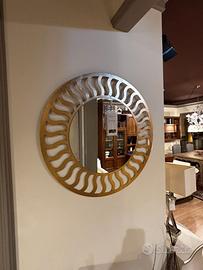 Specchiera foglia oro, taglio laser. Nuovo di expo