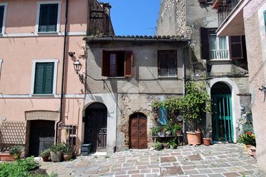 2 LOCALI A MONTOPOLI DI SABINA