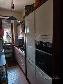 Cucina lineare completa di elettrodomestici