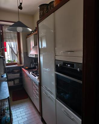 Cucina lineare completa di elettrodomestici