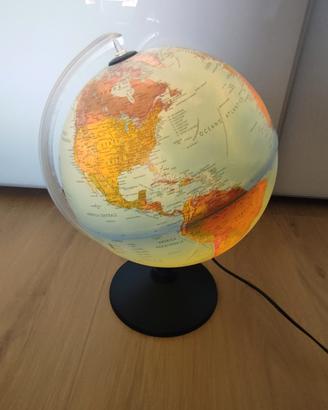 Mappamondo che si illumina 