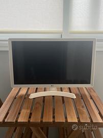 tv monitor LG 24"