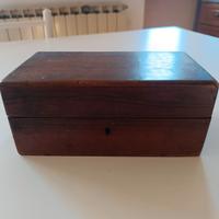 Antica scatola in legno