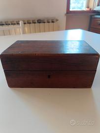 Antica scatola in legno