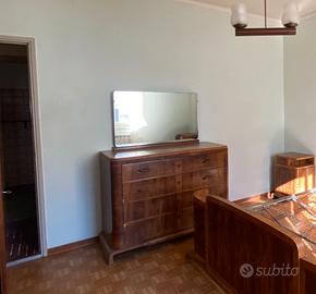 Cassettiera Art Déco con impiallacciatura e noce