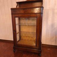 Vetrinetta in legno di noce