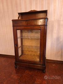 Vetrinetta in legno di noce