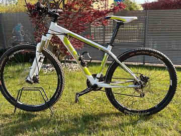 MTB CUBE ACID 26” TG S colore bianco/verde