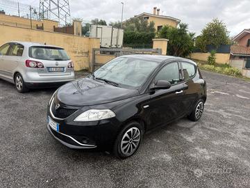 Lancia Ypsilon 1.2 69 CV 5 porte S&S Gold