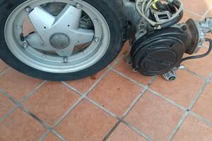 motore piaggio quartz a liquido