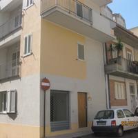 A Nizza di Sicilia negozio laboratorio ufficio