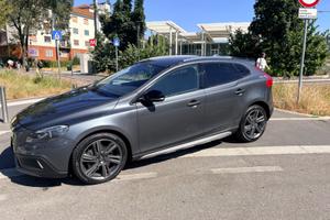 V40 Cross Country Geartronic Summum