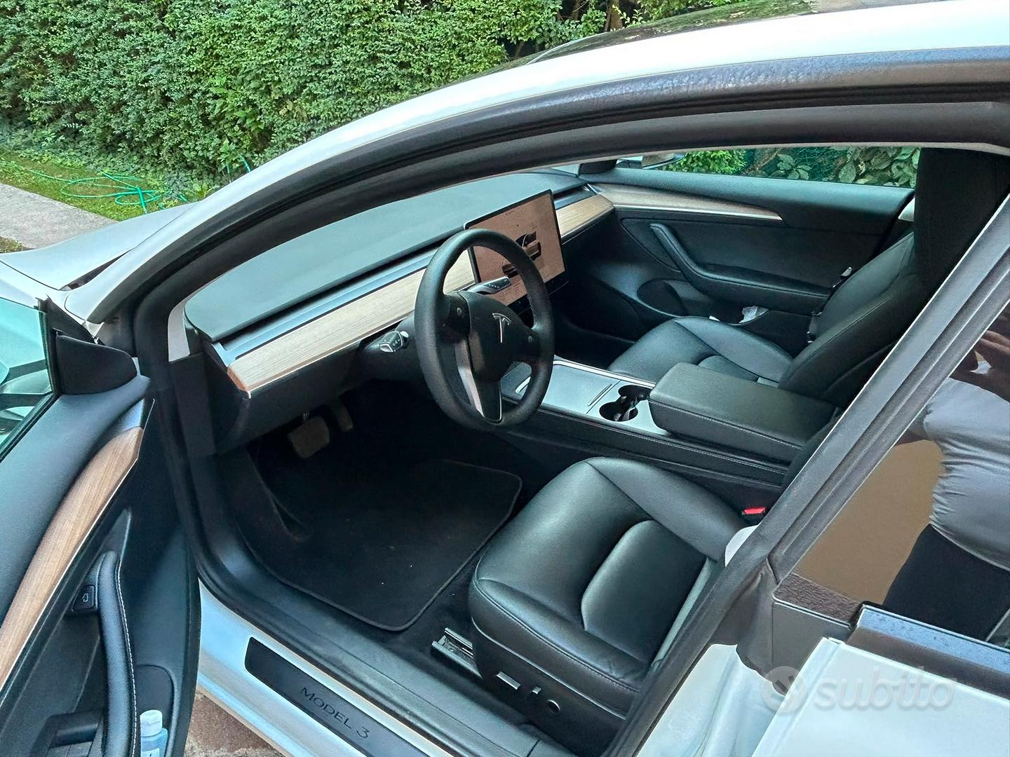 Tesla Model 3 2023 photo 2