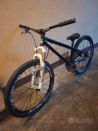 bicicletta dirt 