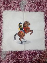 Centrotavola ricamato a mano