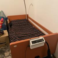 Letto ospedaliero elettrico in legno in garanzia