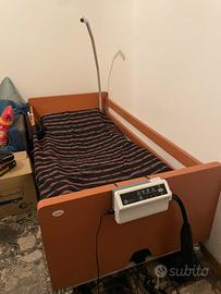 Letto ospedaliero elettrico in legno in garanzia