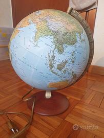 Mappamondo che si illumina