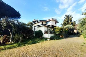 VILLA SINGOLA A LARIANO